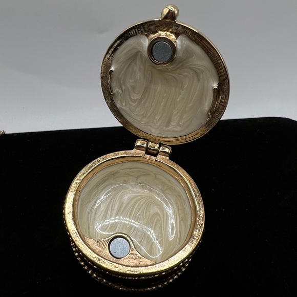 Gold with Red Enameled Trinket Box with a Heart and Matching necklace - Picture 2 of 3